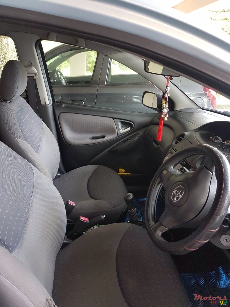 2003' Toyota Vitz photo #5