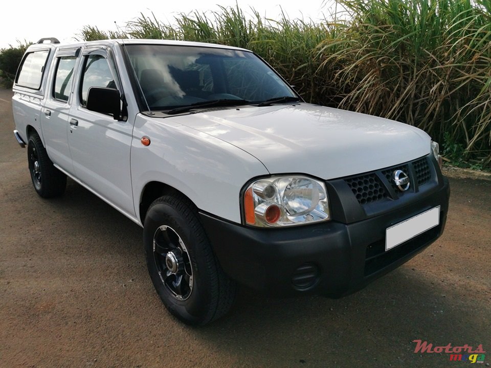 2013' Nissan NP300 photo #2