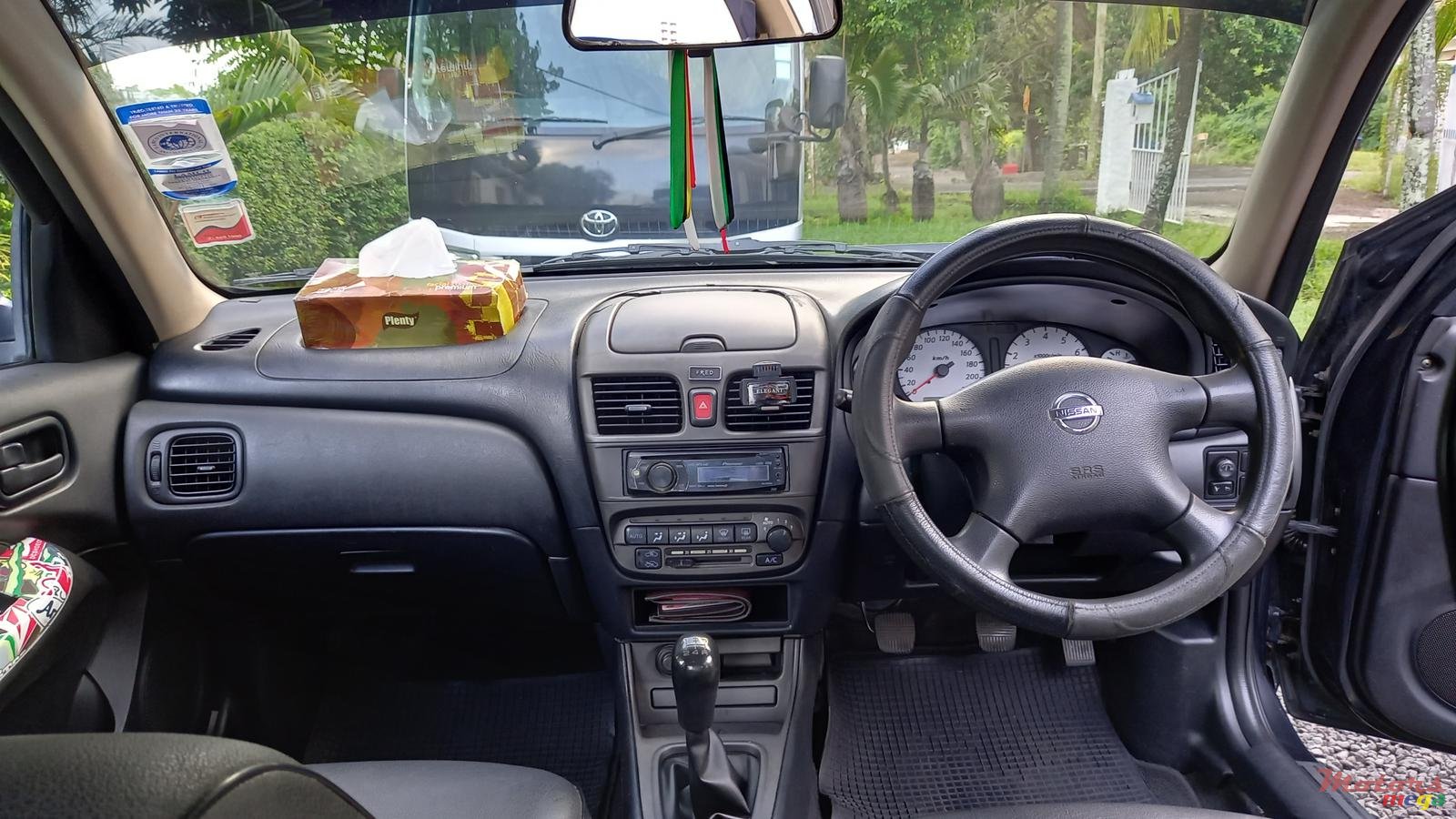 2005' Nissan Sunny photo #1