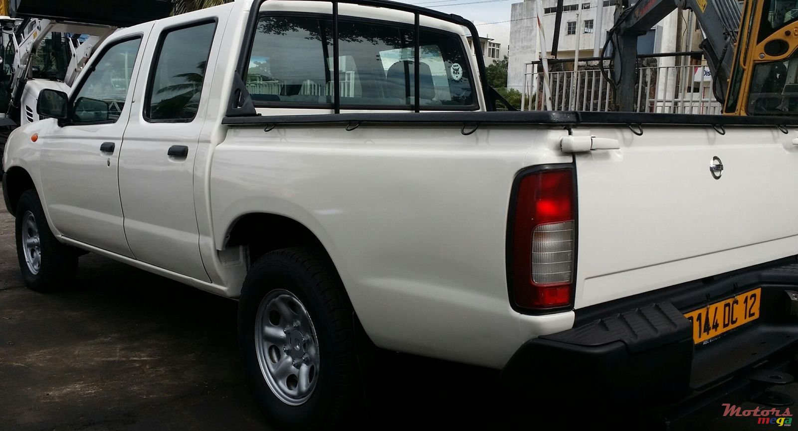 2012' Nissan photo #3