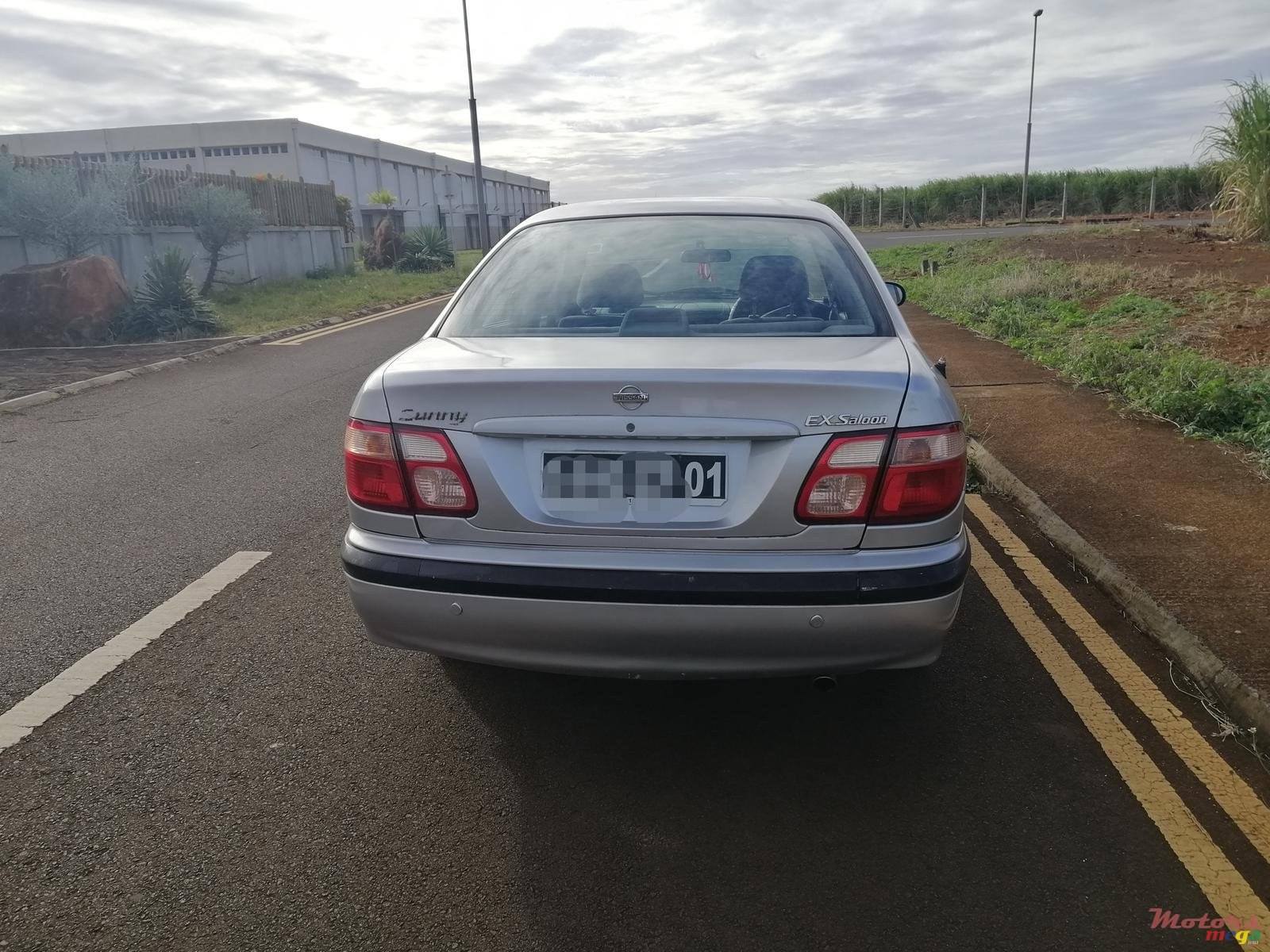 2001' Nissan Sunny photo #1