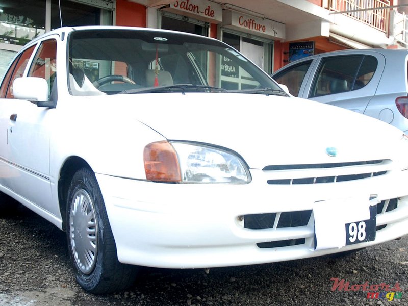 1998' Toyota Starlet photo #2