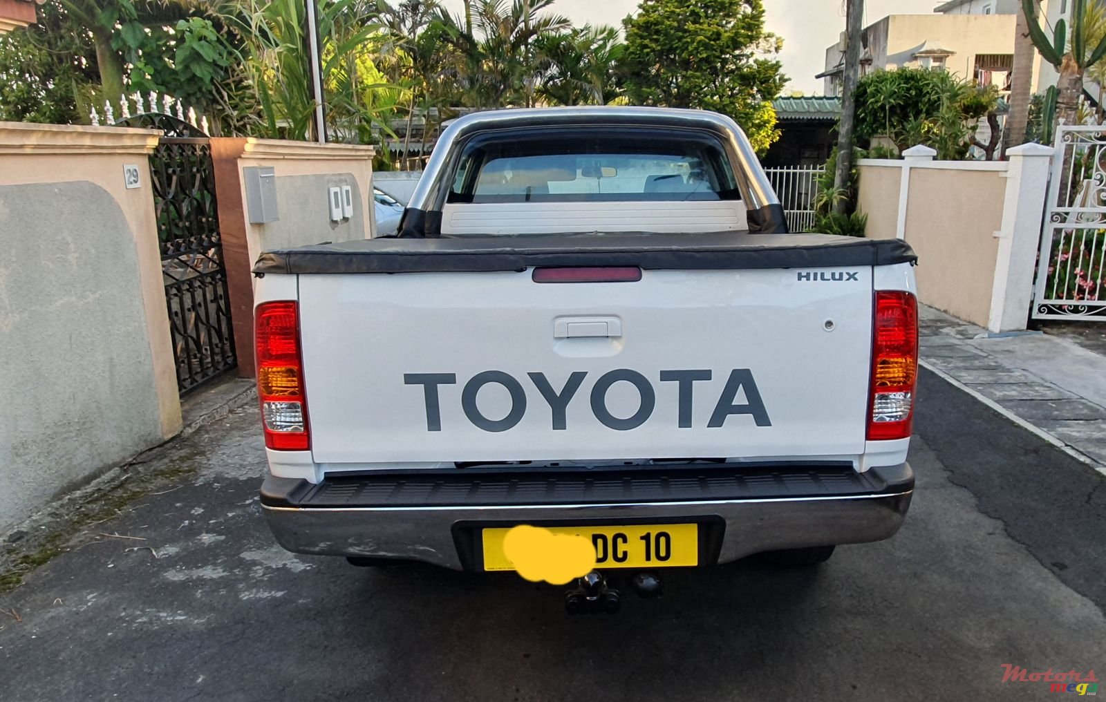 2010' Toyota Hilux 4x4 photo #2