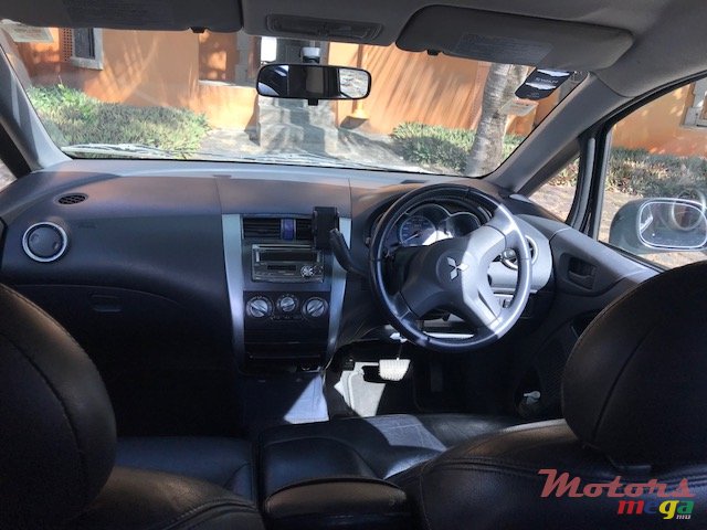 2004' Mitsubishi Colt photo #6