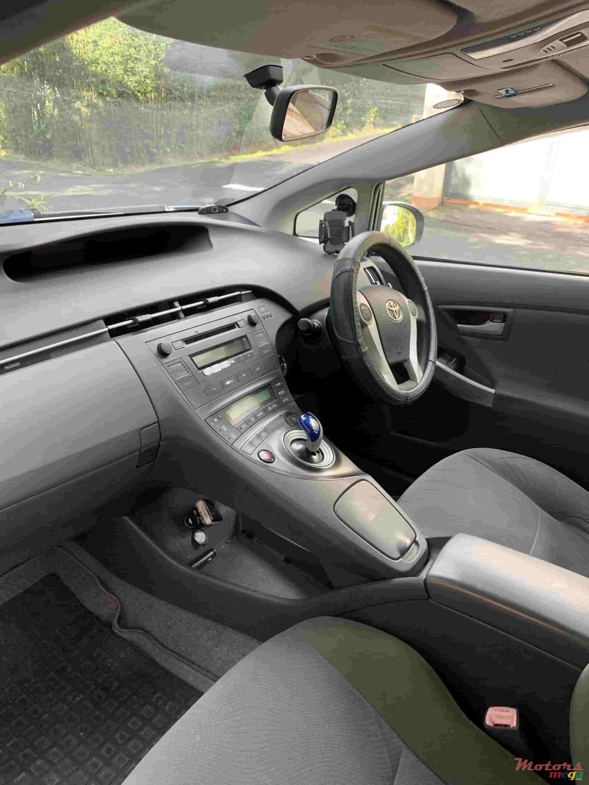 2011' Toyota Prius photo #5