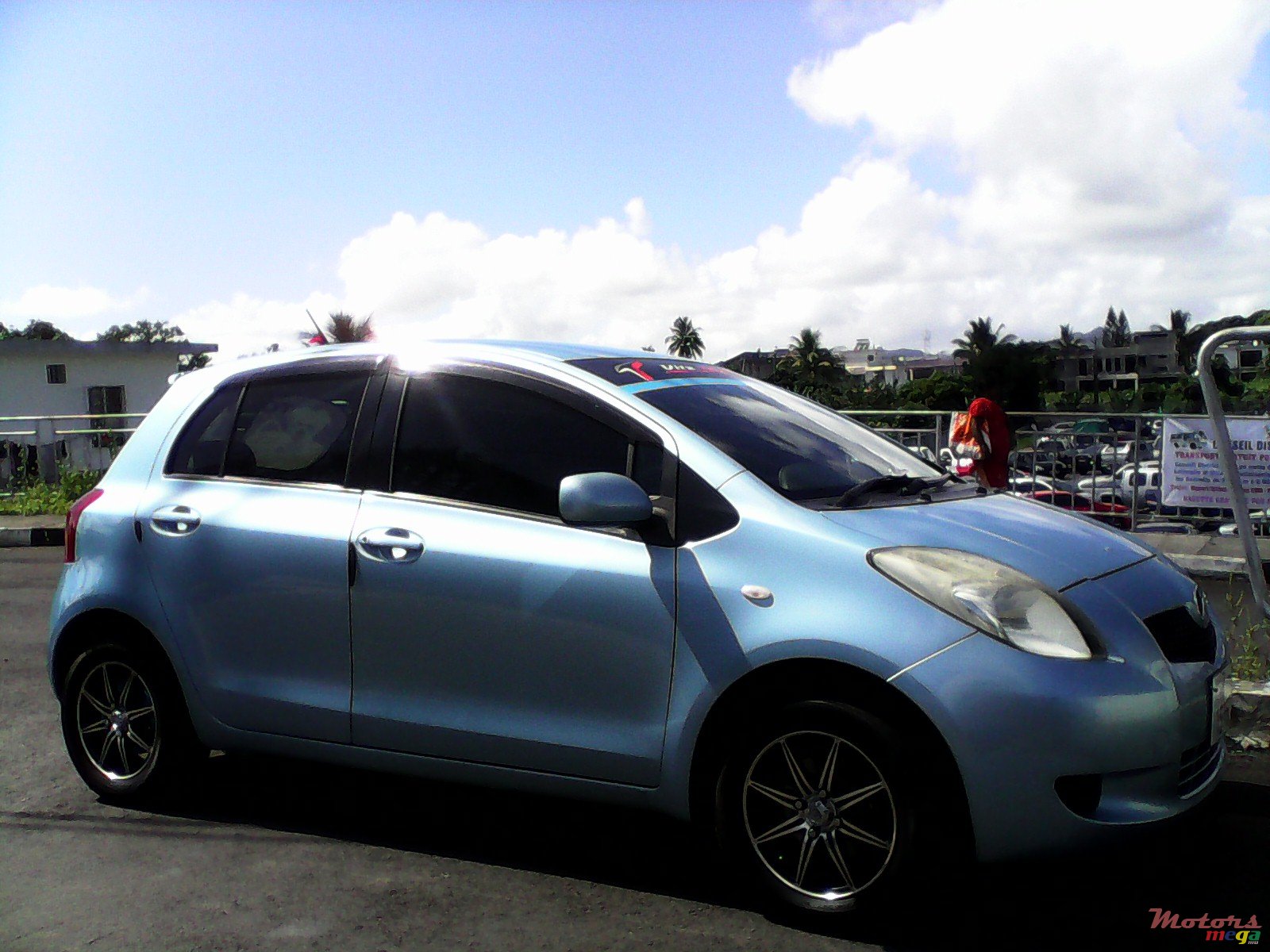 2006' Toyota Vitz photo #1
