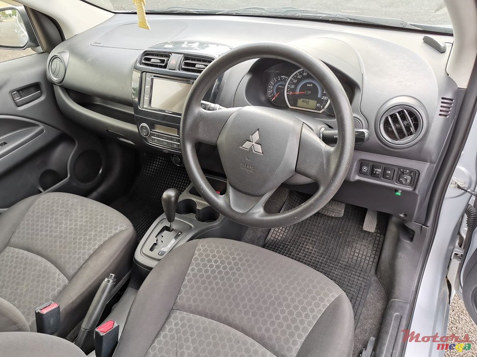 2013' Mitsubishi Mirage photo #4