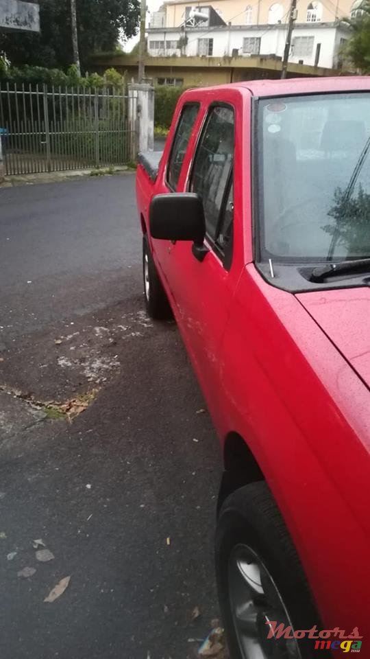 1999' Nissan photo #1