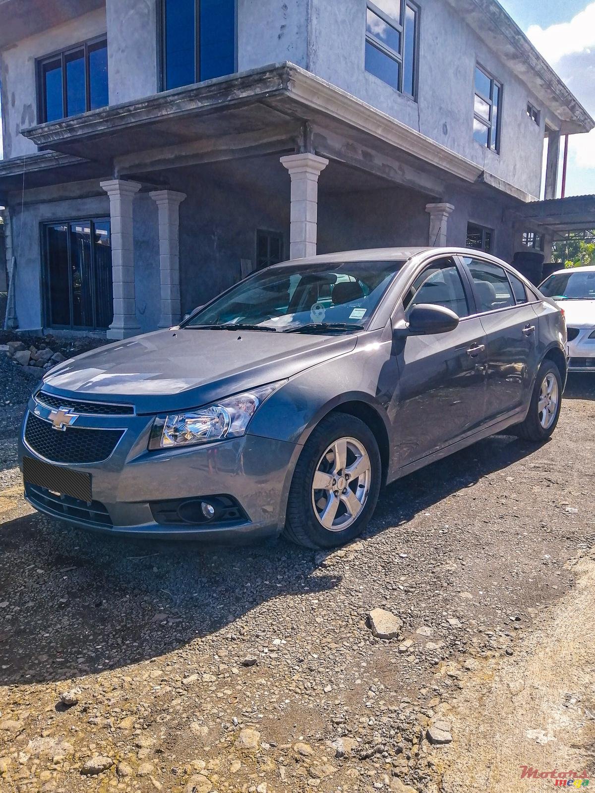 2011' Chevrolet Cruze photo #2
