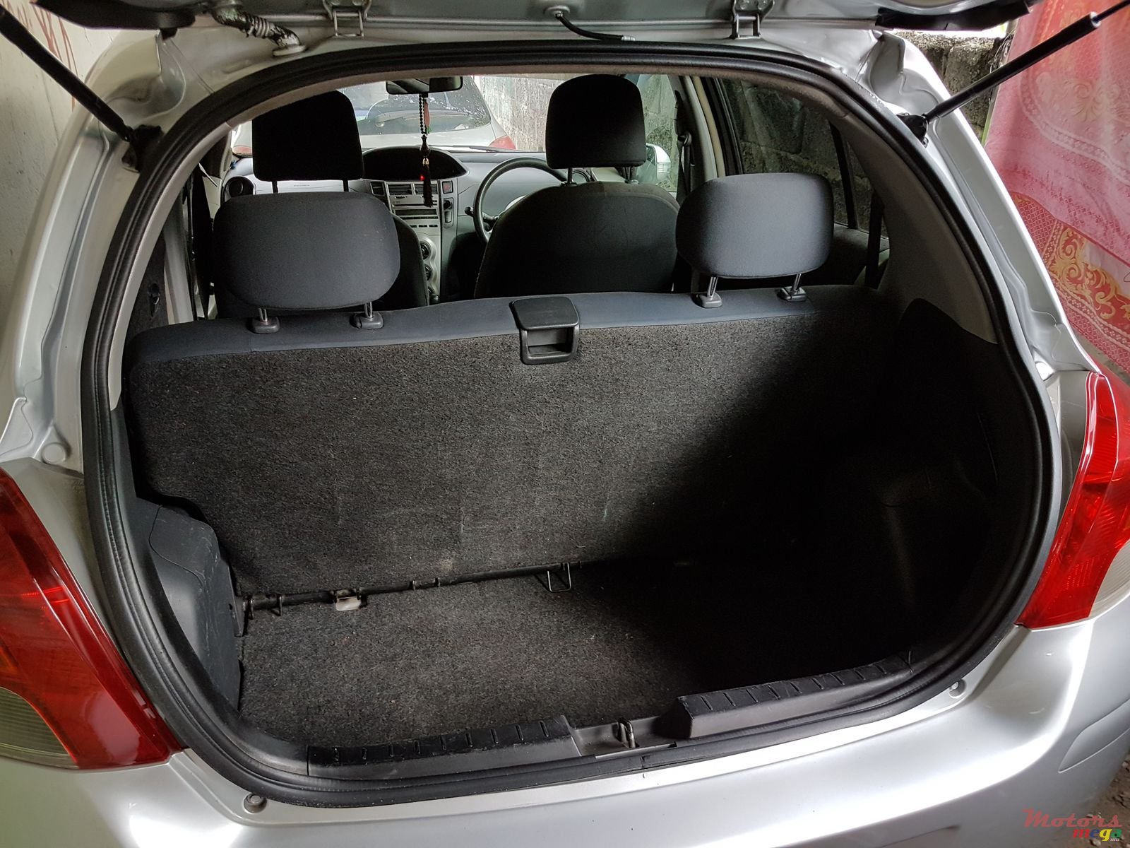 2008' Toyota Vitz photo #4