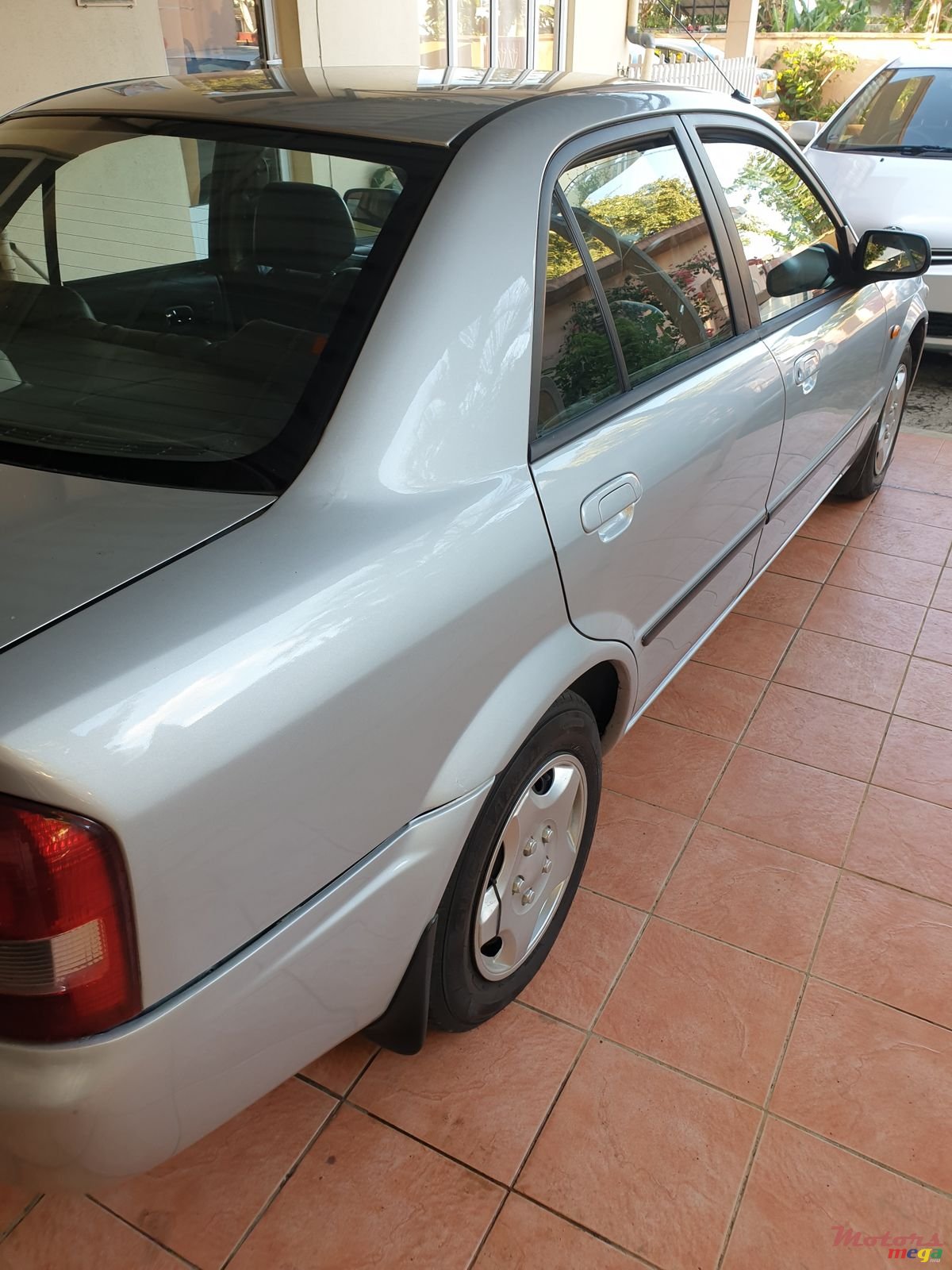 1999' Mazda 323 photo #3