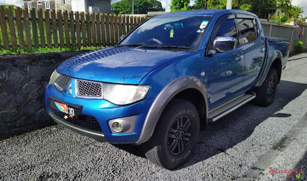 2010' Mitsubishi L 200 Sportero DID photo #1