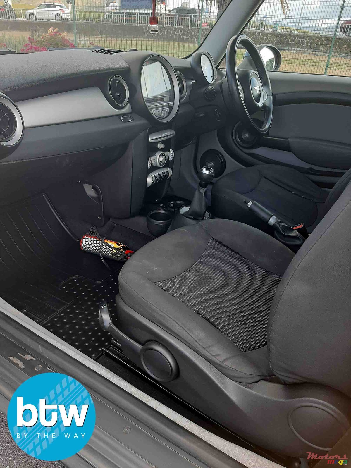 2010' MINI Cooper photo #5