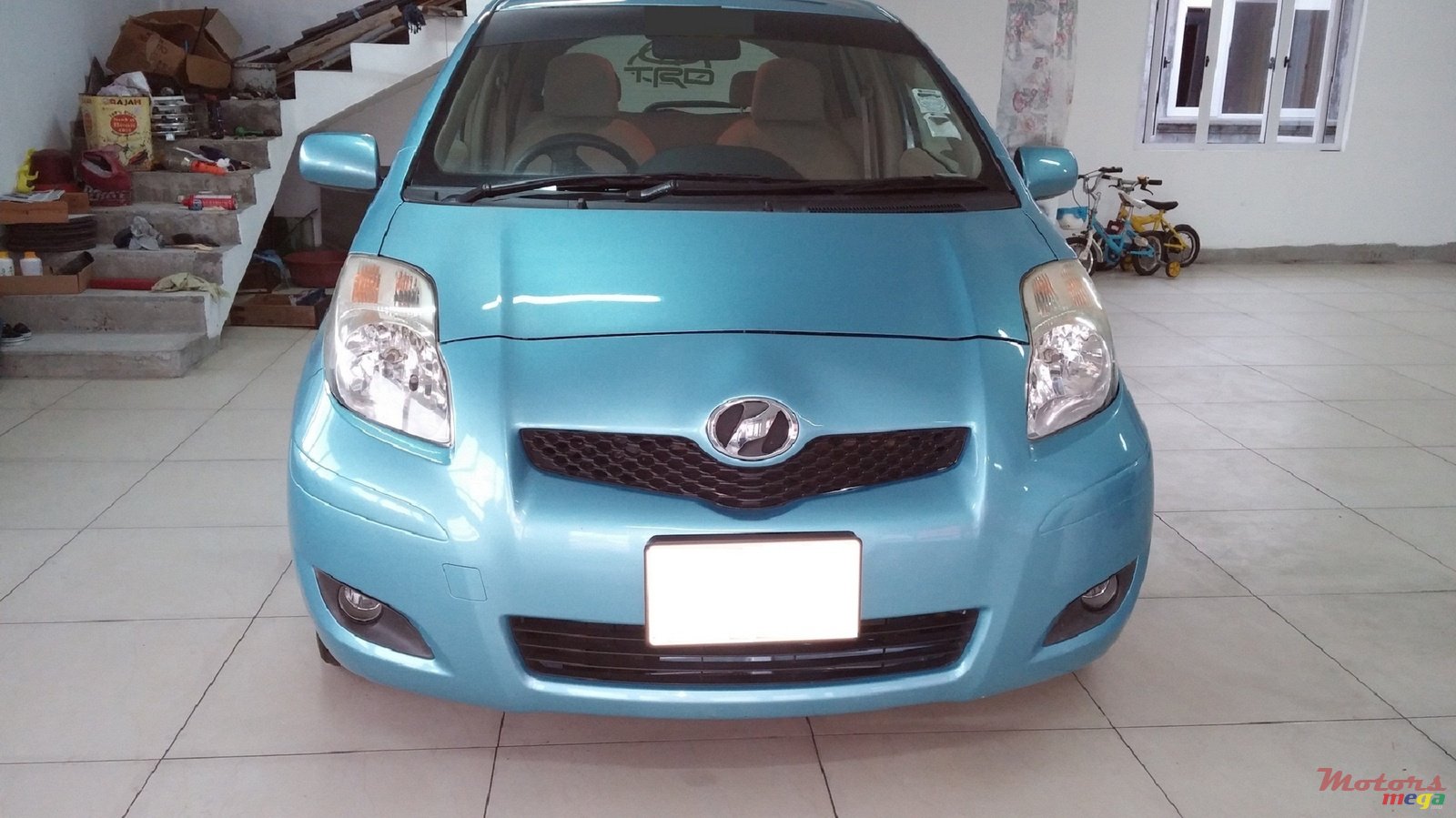 2006' Toyota Vitz photo #1