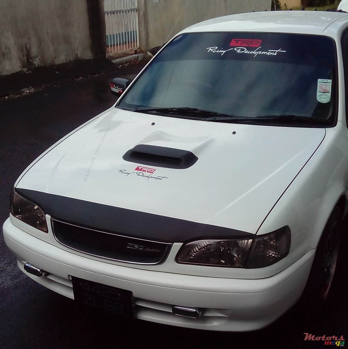 1998' Toyota Corolla Saloon photo #4