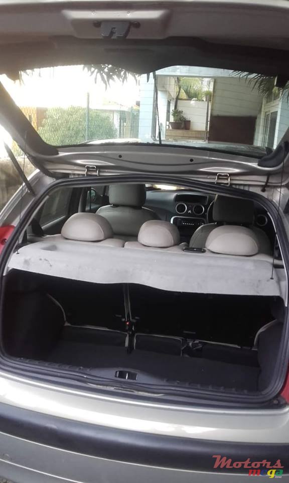 2008' Citroen C3 photo #4