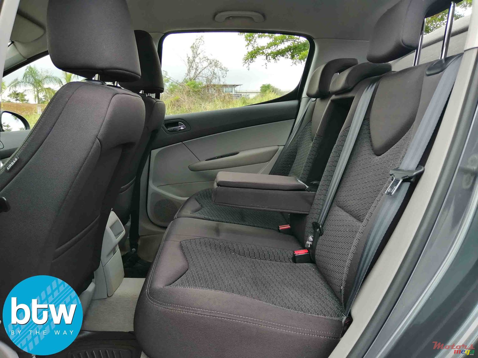 2011' Peugeot 308 photo #3