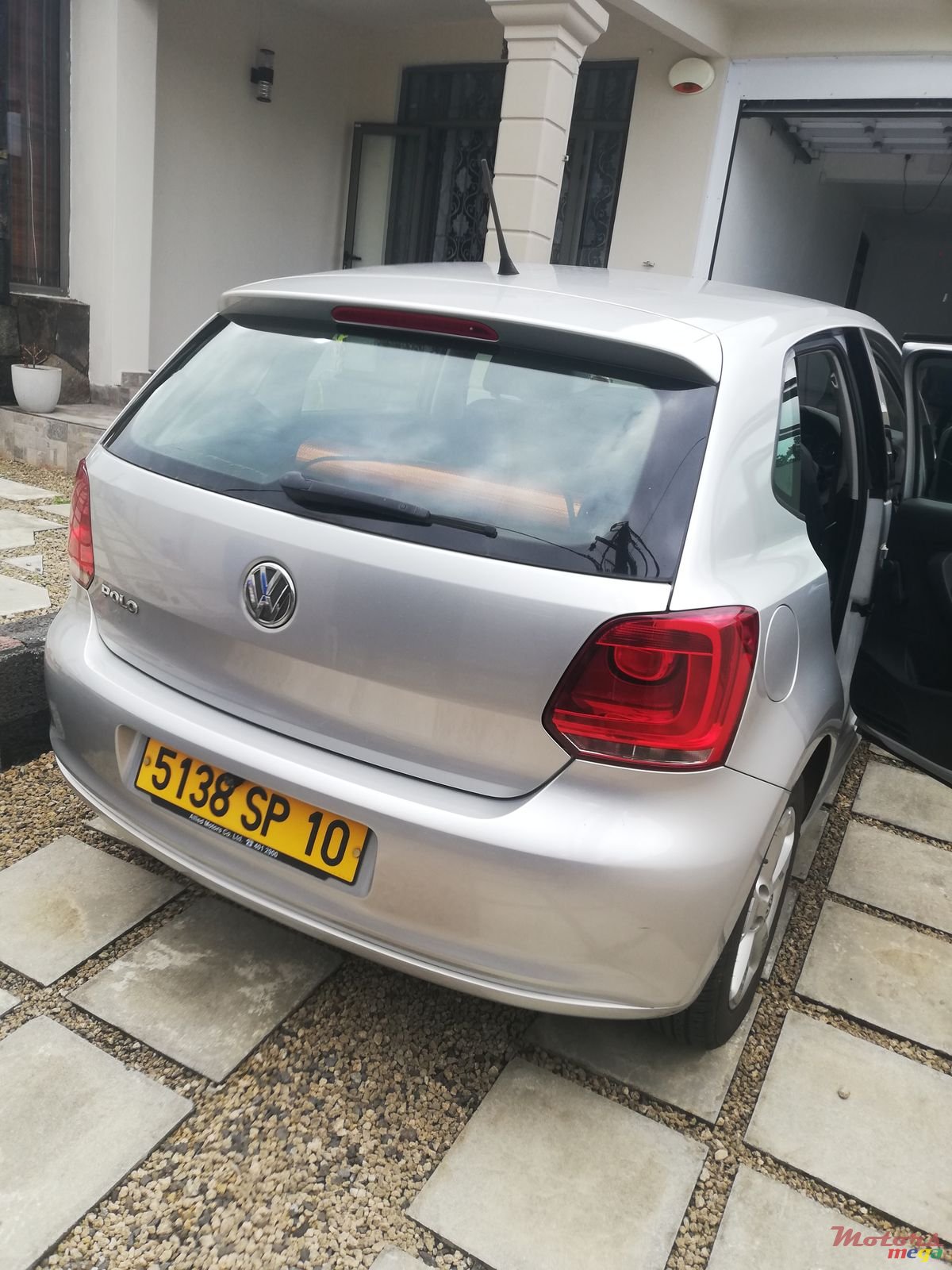 2010' Volkswagen Polo photo #5