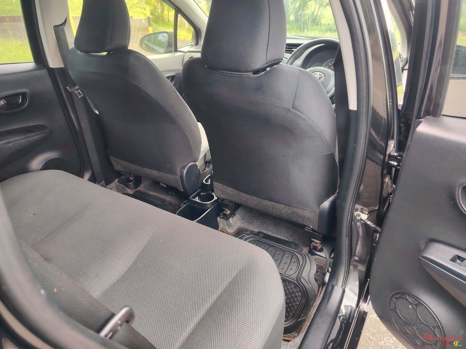 2014' Toyota Vitz 1320cc Automatic photo #5