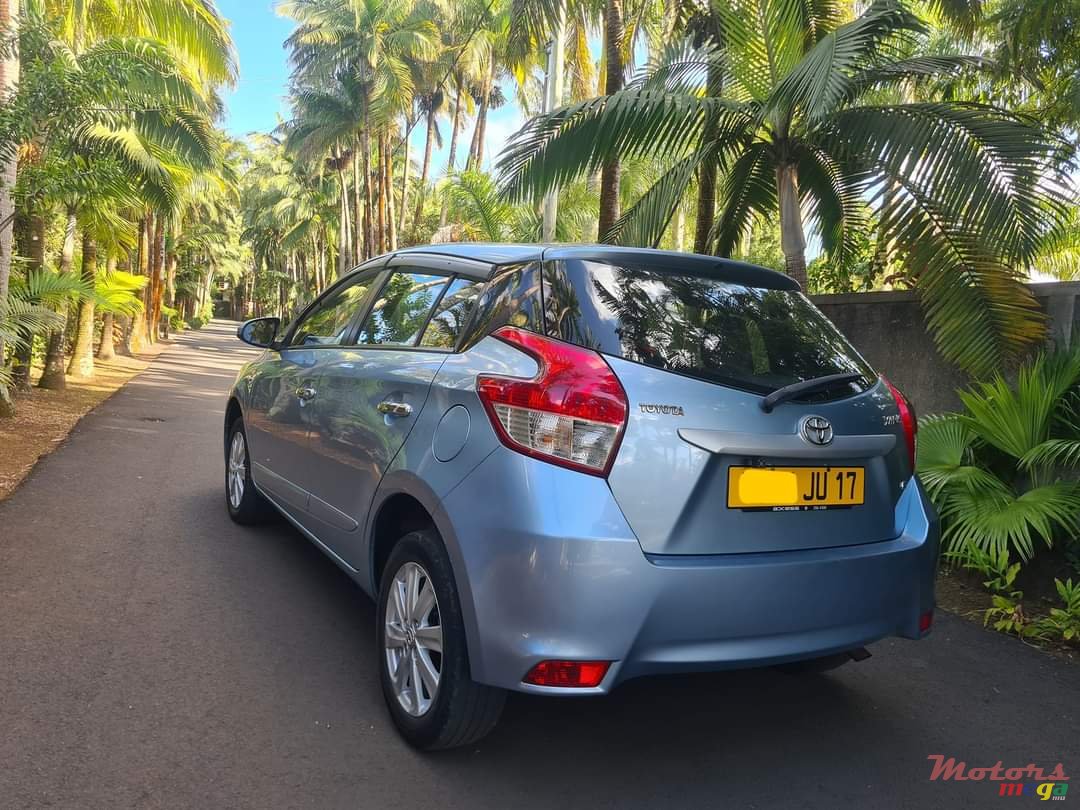 2017' Toyota Yaris photo #3