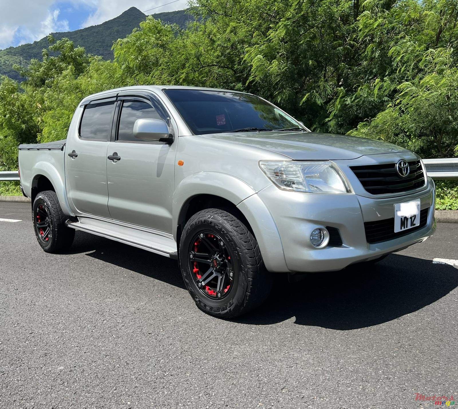 2012' Toyota photo #7