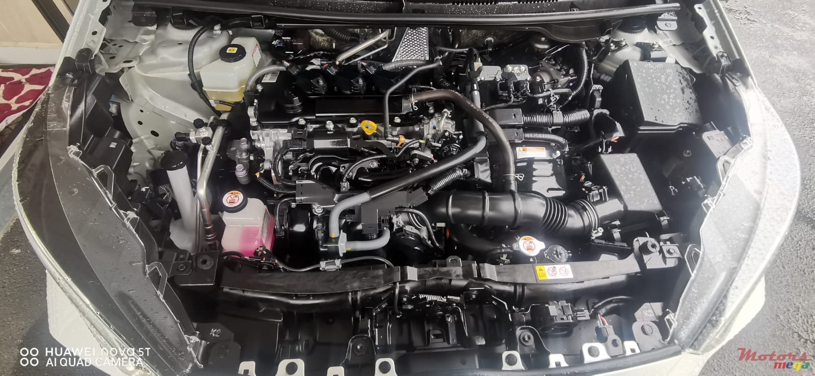 2020' Toyota Yaris HYBRID photo #2