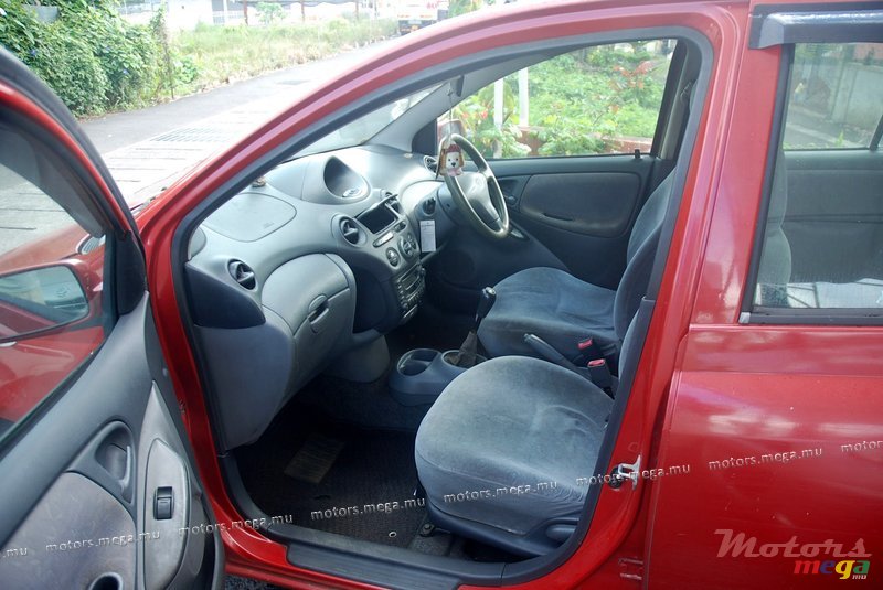 1999' Toyota Yaris photo #2