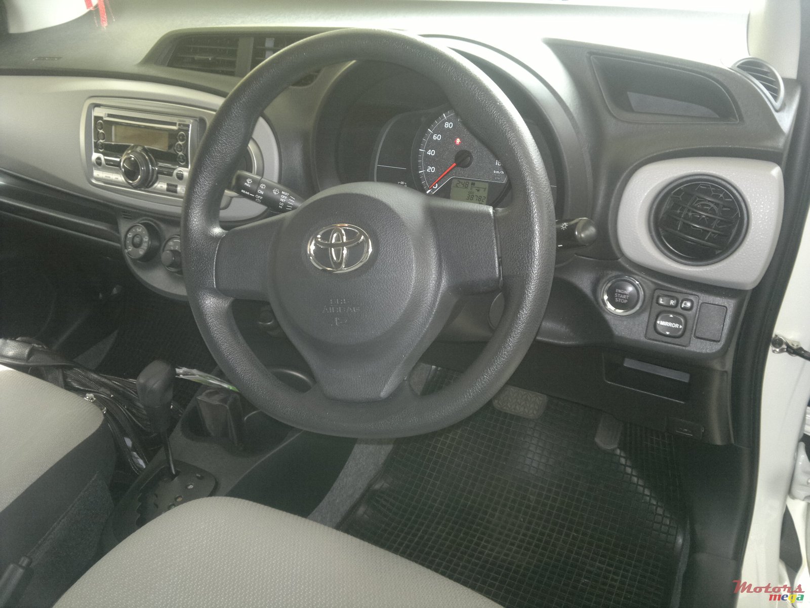 2011' Toyota Vitz new shape photo #4