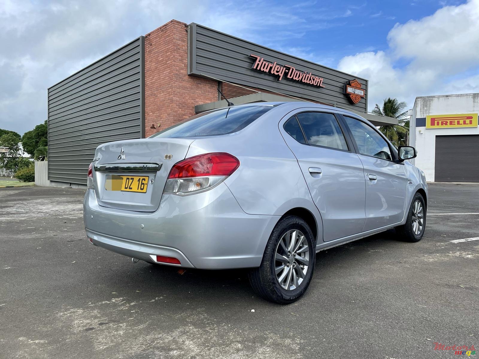 2016' Mitsubishi photo #4