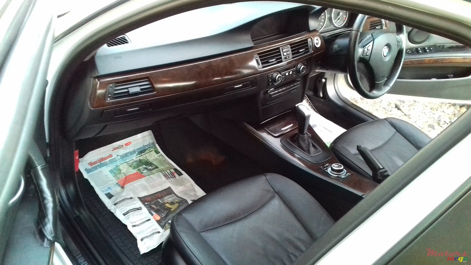 2011' BMW 320 photo #1