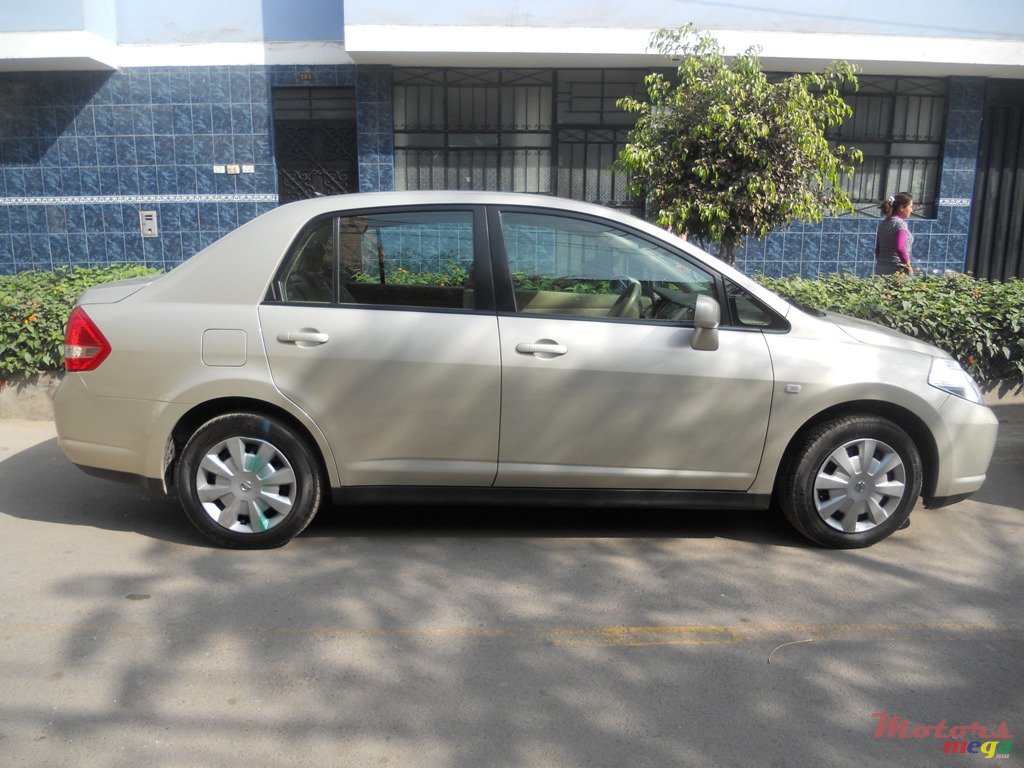 2008' Nissan Tiida photo #2