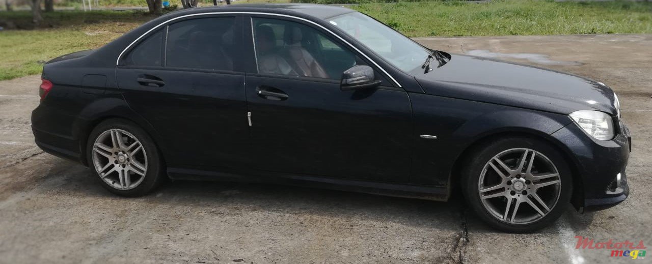 2010' Mercedes-Benz C-Class AMG kit Blue Efficiency photo #2