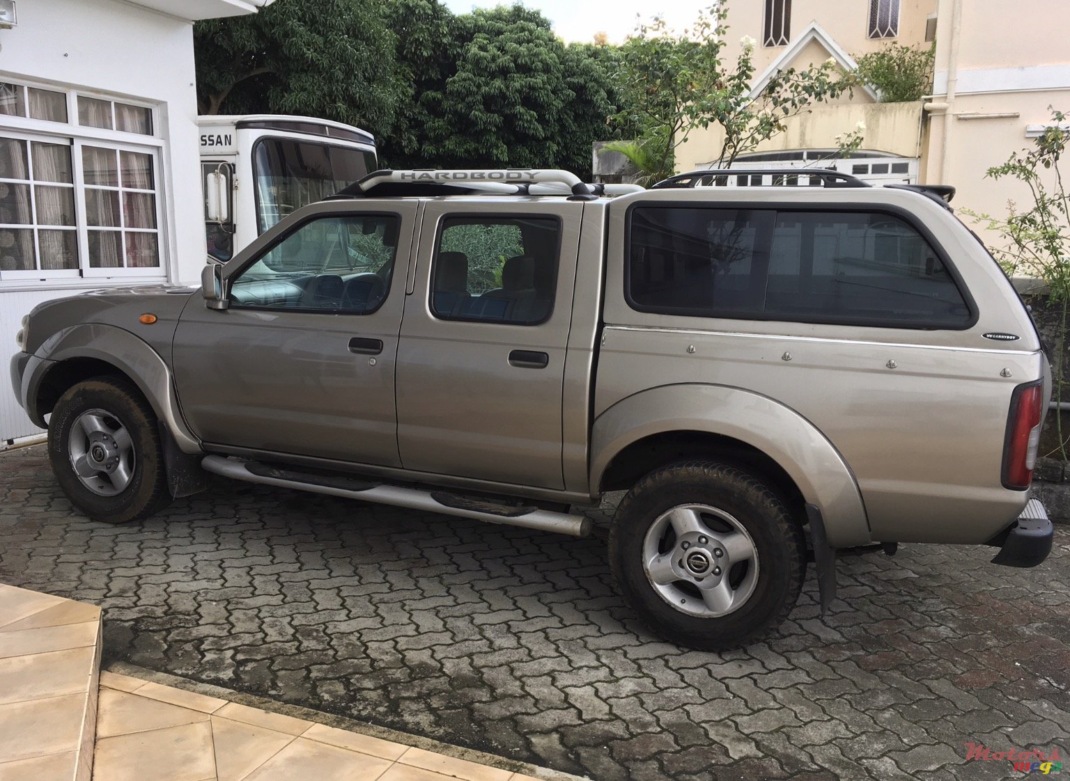 2004' Nissan photo #1