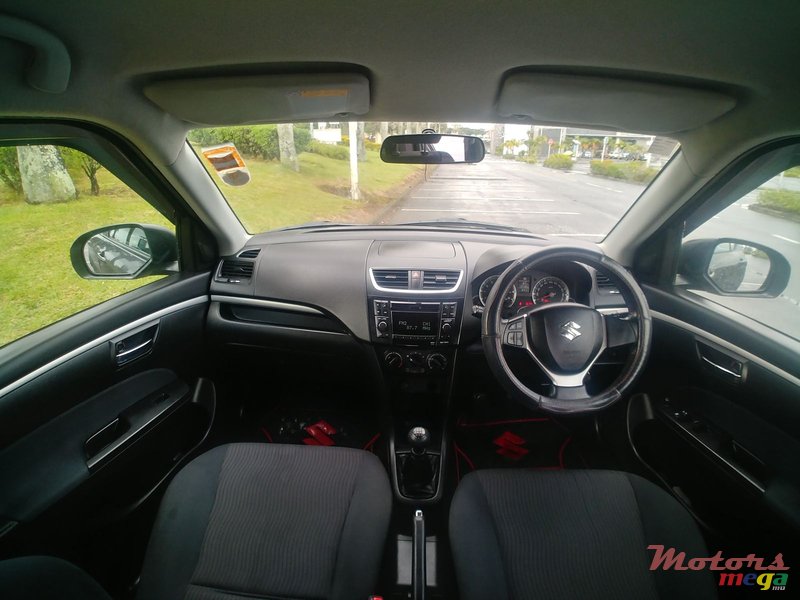 2013' Suzuki Swift 1.4 GLX photo #3