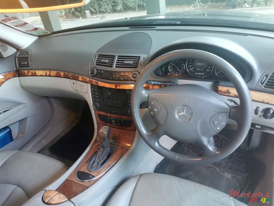 2006' Mercedes-Benz 200E Elégance photo #2