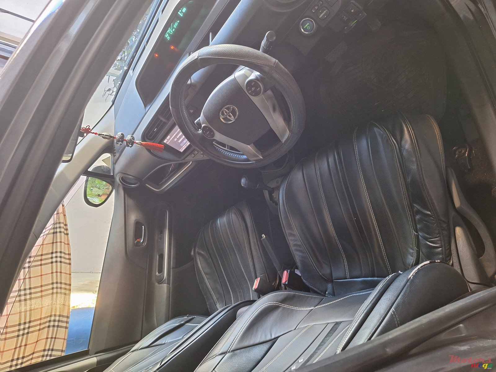 2013' Toyota Aqua Hybrid photo #6