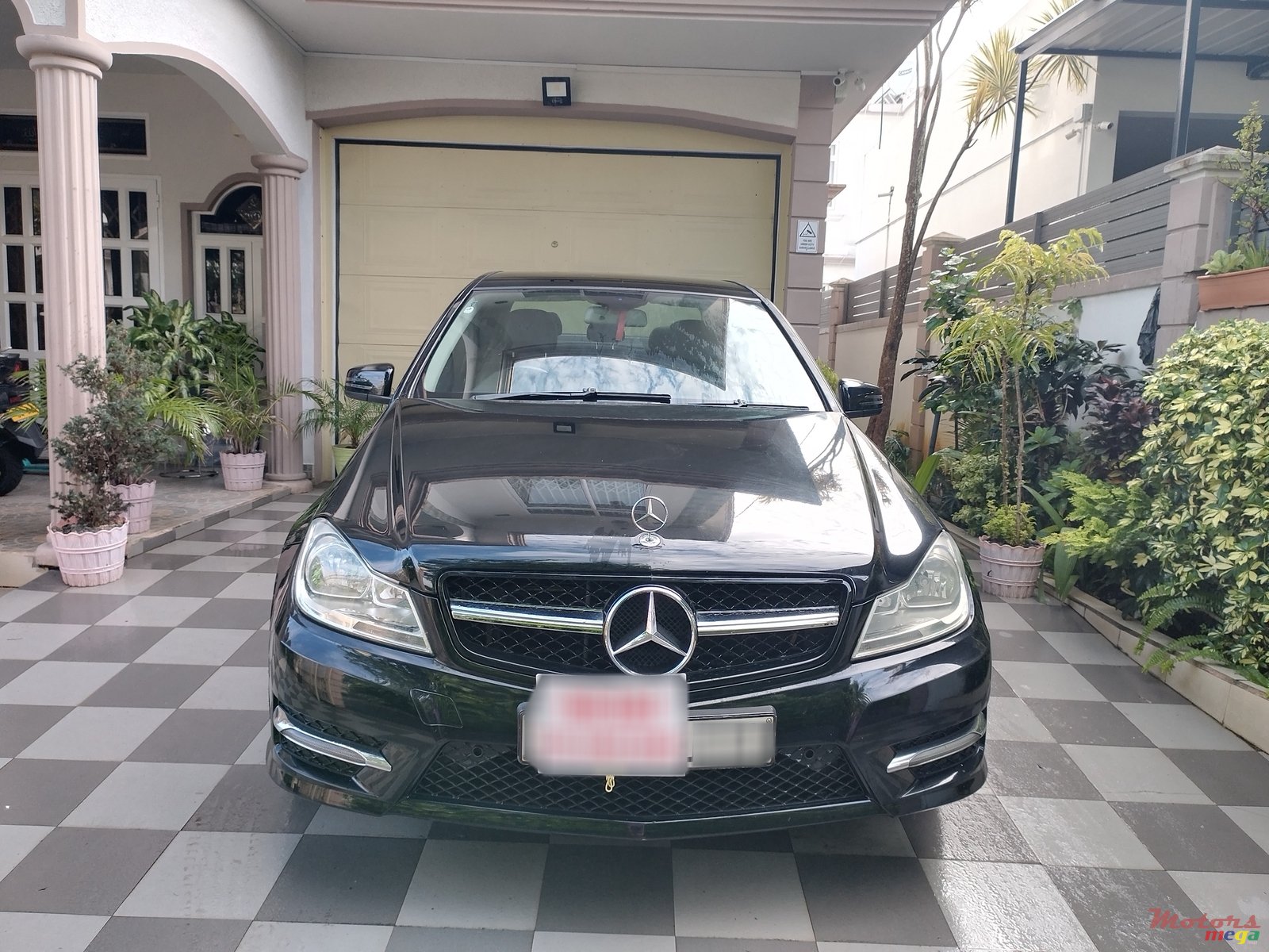 2011' Mercedes-Benz C 180 photo #1