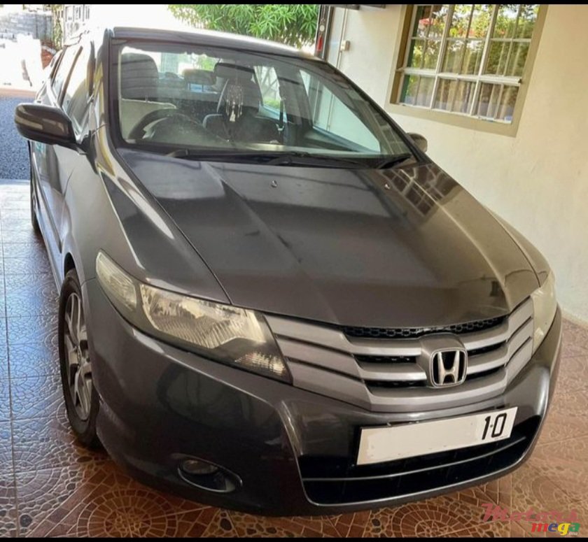 2010' Honda City photo #2