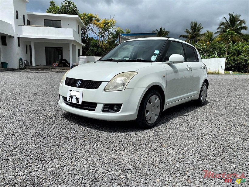 2010' Suzuki Swift Auto 1.3L JAPAN photo #1