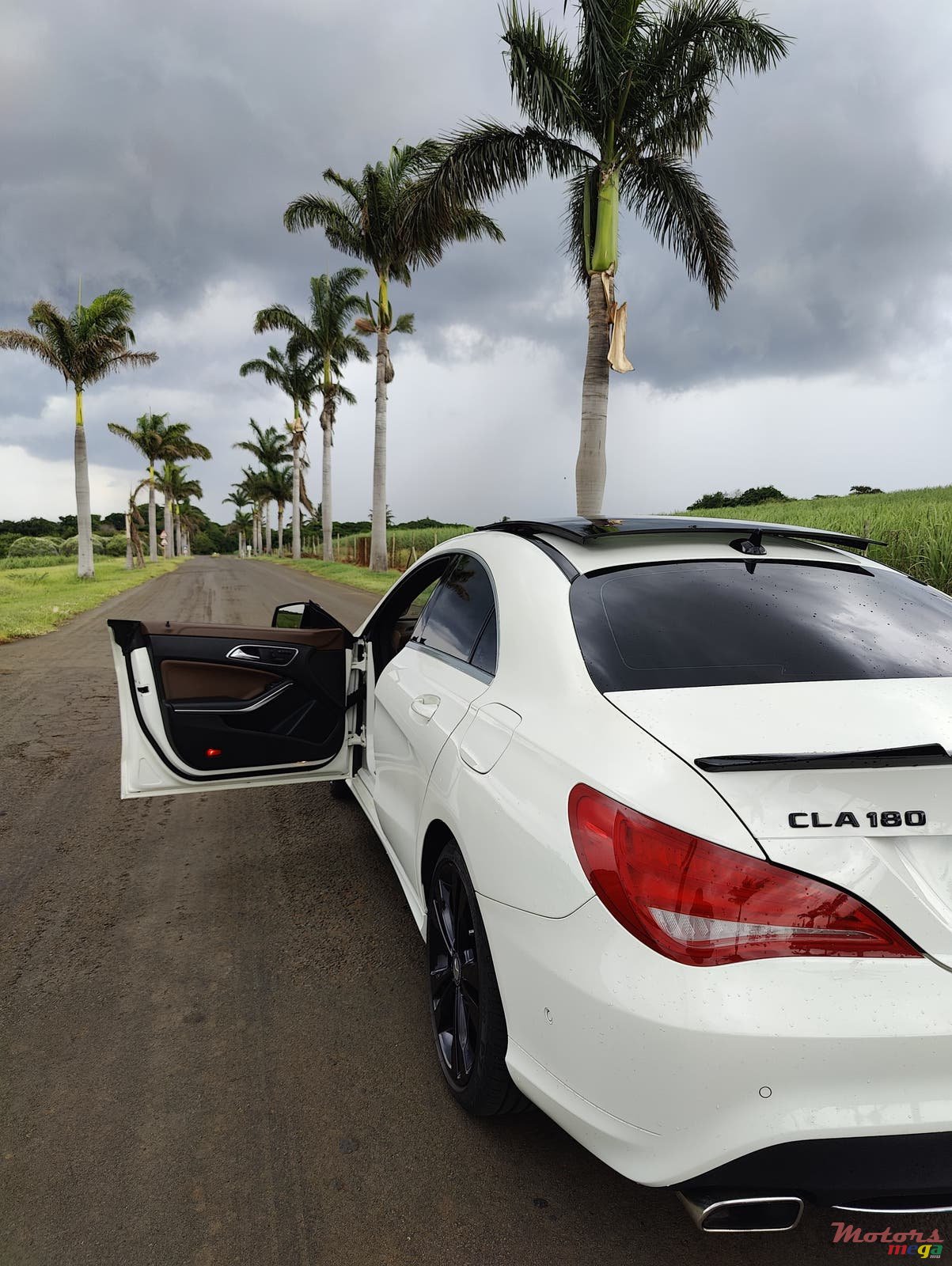 2014' Mercedes-Benz CLA 180 photo #4