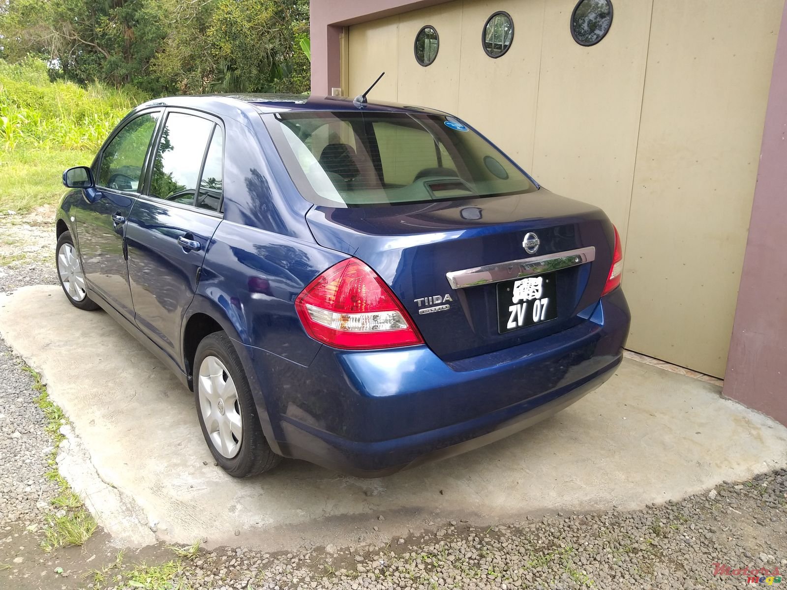 2007' Nissan Tiida SEDAN photo #2