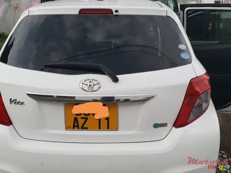 2011' Toyota Vitz photo #2
