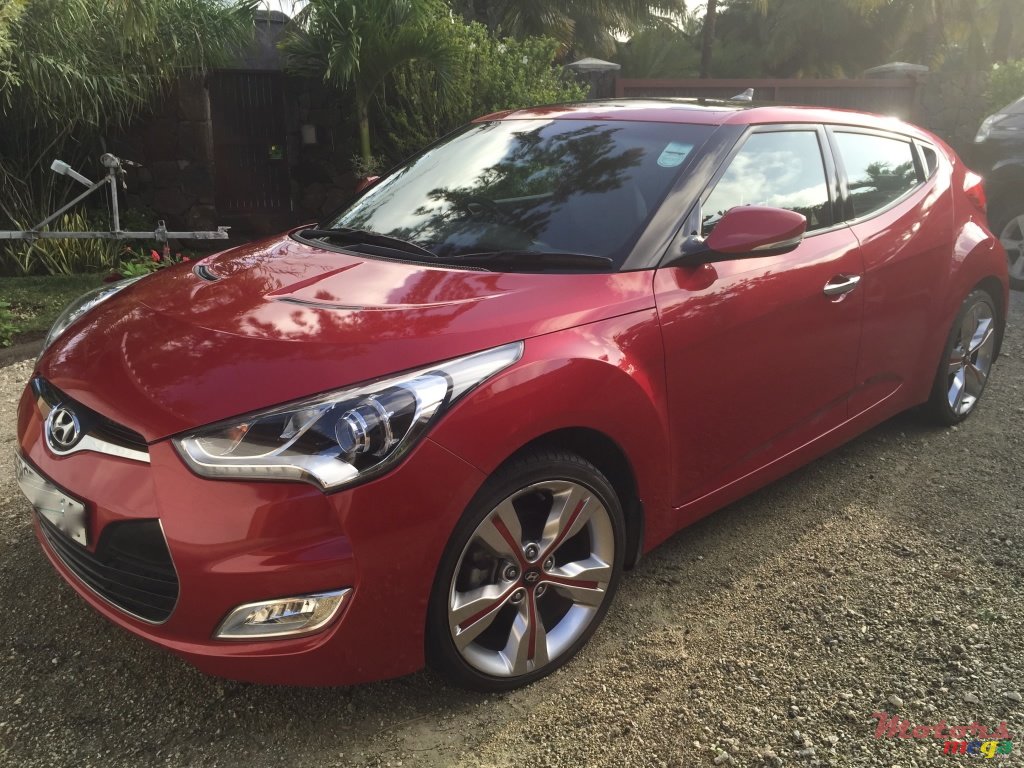 2013' Hyundai Veloster photo #1