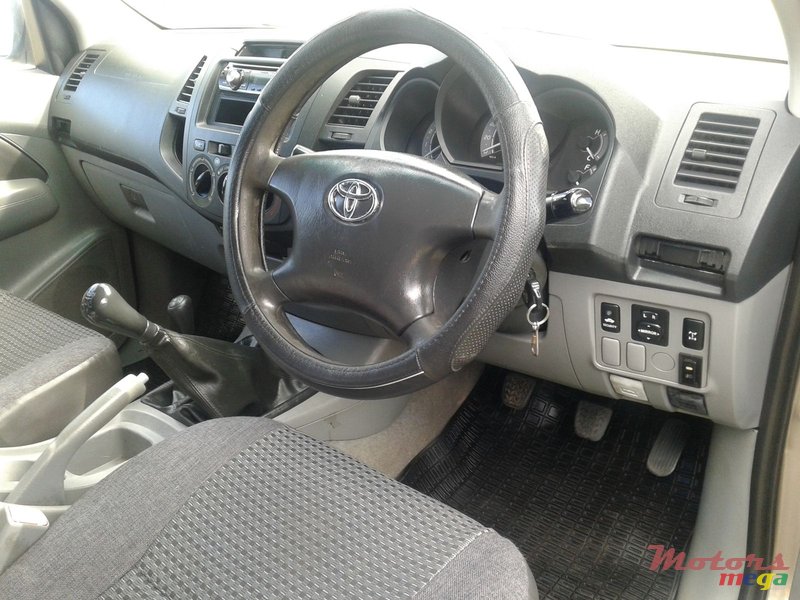 2009' Toyota Hilux D4D (4x4) photo #5