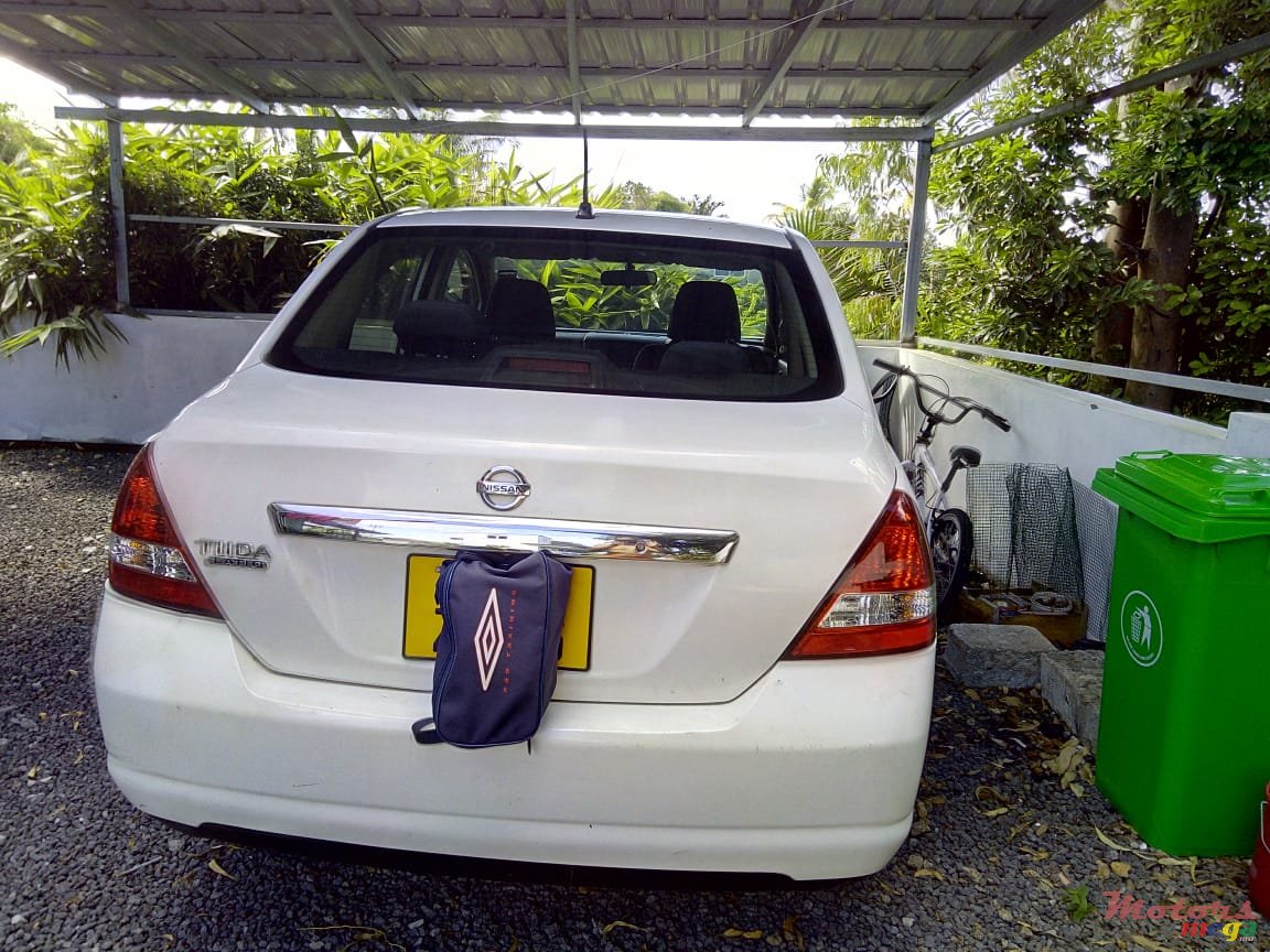 2006' Nissan Tiida photo #1