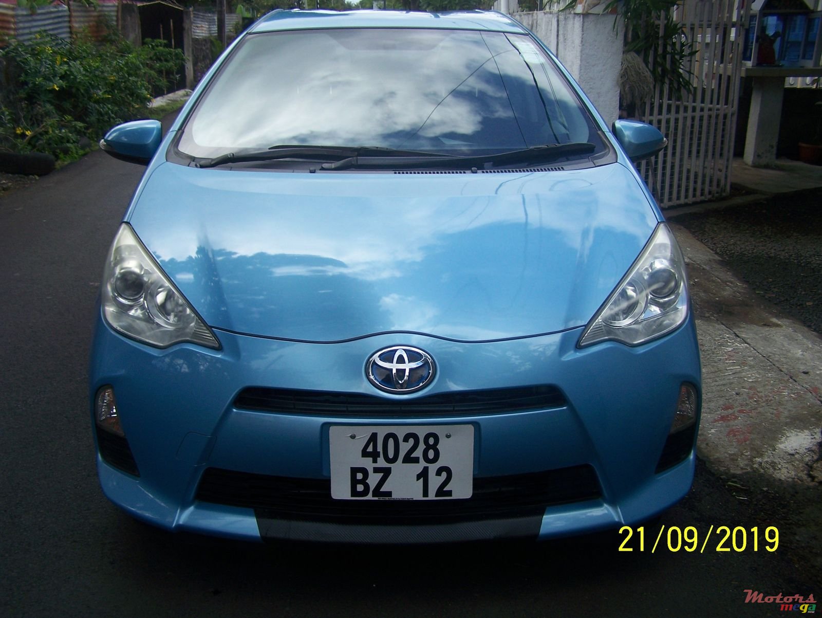 2012' Toyota Aqua photo #3