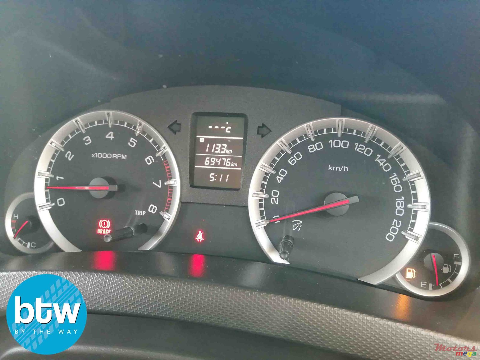 2015' Suzuki Swift photo #7