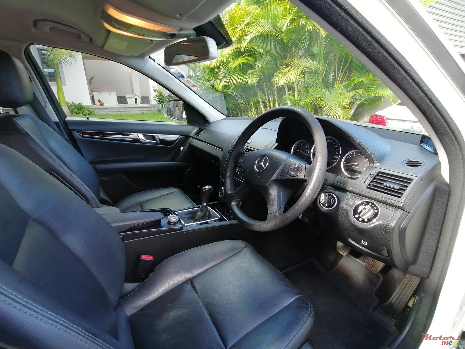 2009' Mercedes-Benz C-Class photo #7