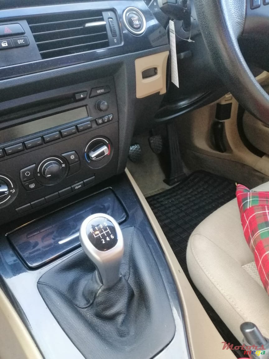 2009' BMW 3 Series photo #1