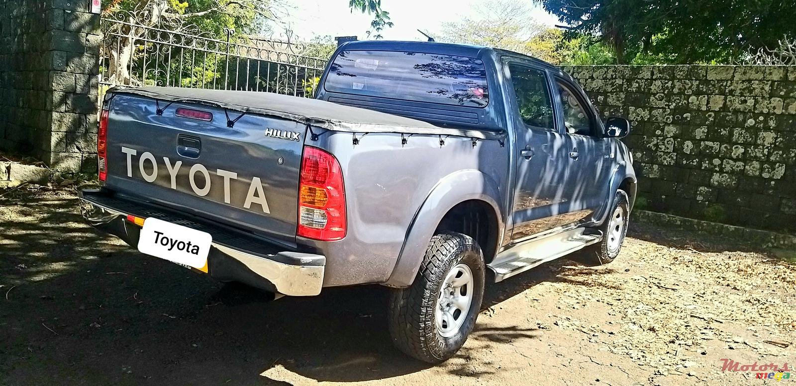 2011' Toyota Hilux any photo #1